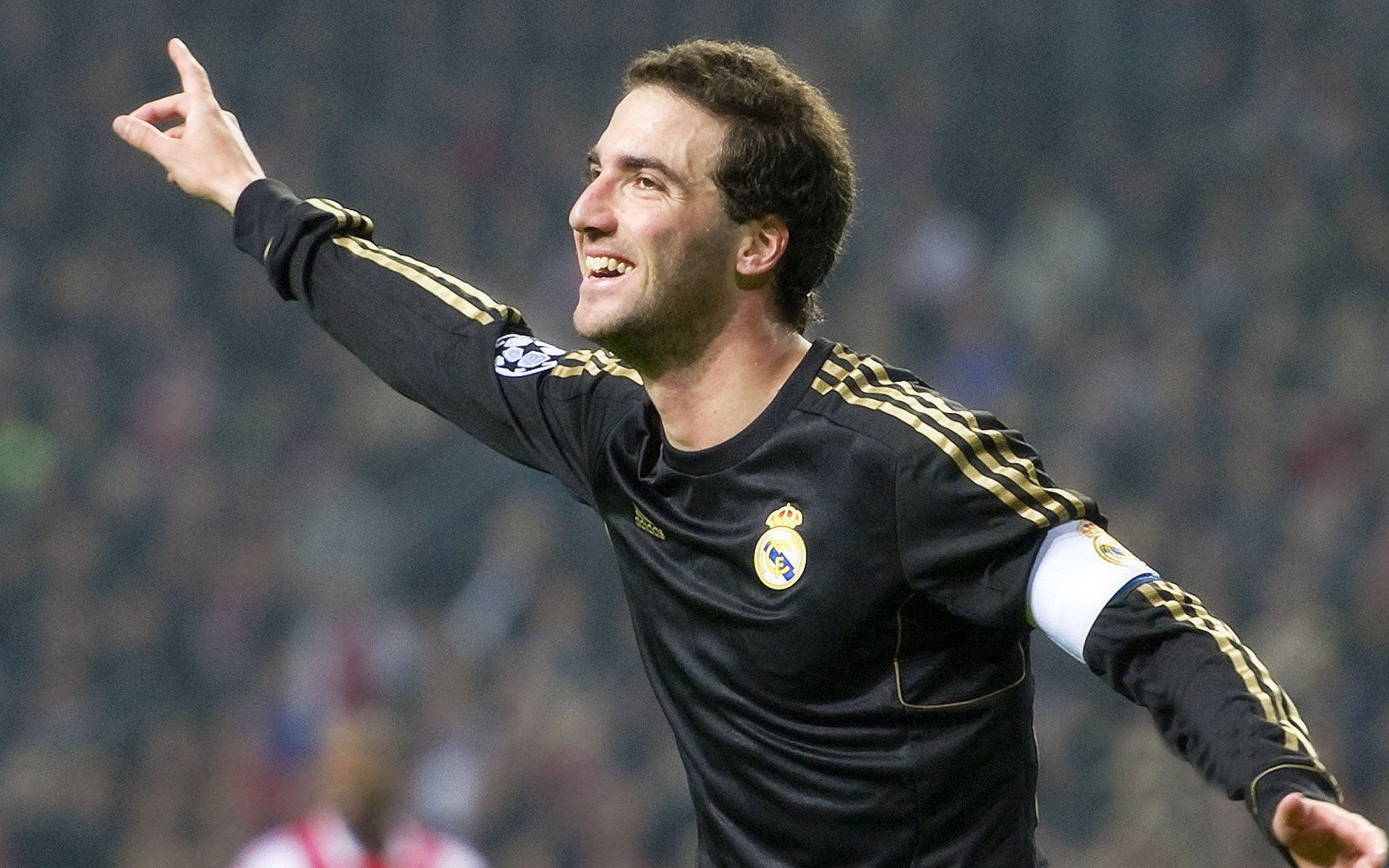 LEYU乐鱼体育官方网站-动容！38岁瓦尔迪3轮2球意甲乱杀：扛翻27岁意国脚+奔袭半场破尤文，瓦尔迪足球